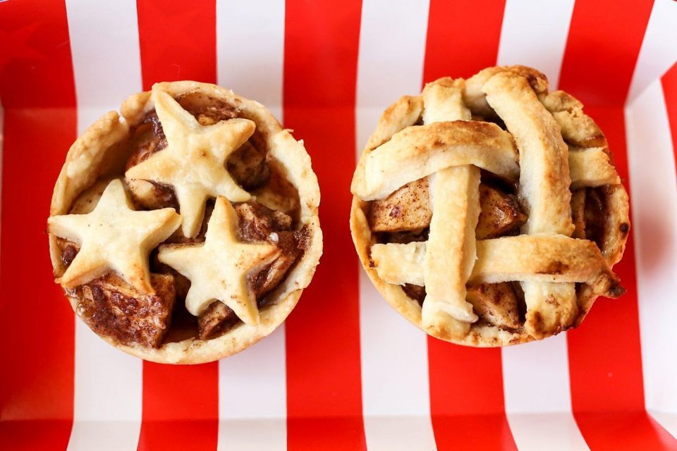 Apple Pie America&rsquo;s Sweet Tradition, Apple Pie, America&rsquo;s Sweet Tradition, must try dish in us , must try dish in america, must try dish in usa, the one of best dish in usa , the one of best dish in usa, Apple Pie one of the best dish in usa