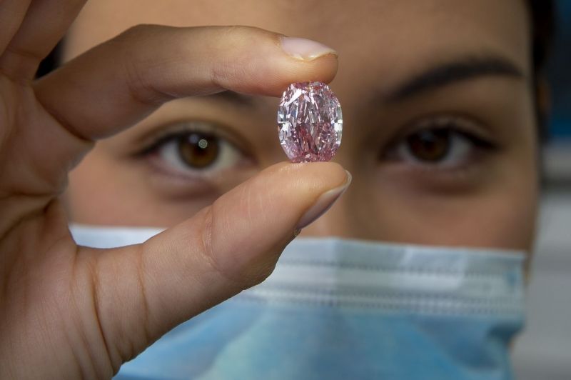 Tobias Kormind, diamond , purple-pink diamond, biggest purple-pink diamond, biggest purple-pink diamond auction , Hong Kong, Singapore , The Soul of the Rose, 14.8-carat gem, Russia Tobias Kormind, diamond , purple-pink diamond, biggest purple-pink diamond, biggest purple-pink diamond auction , Hong Kong, Singapore , The Soul of the Rose, 14.8-carat gem, Russia