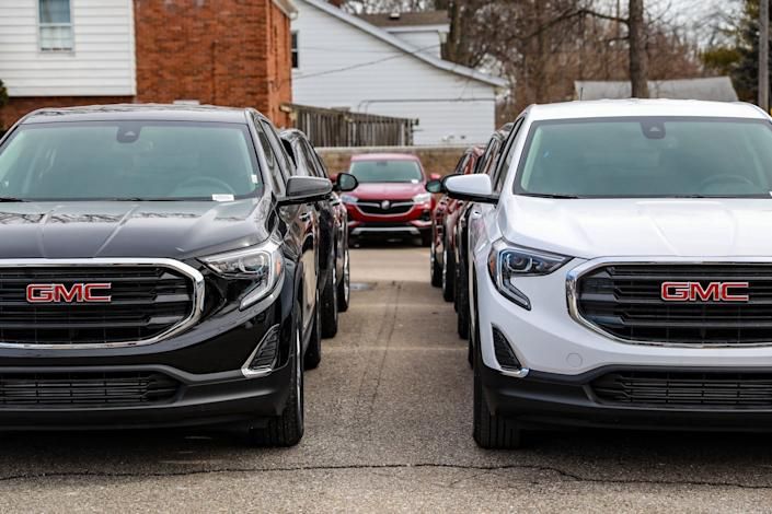 World , Business, customers, sticker price , new cars World , Business, customers, sticker price , new cars