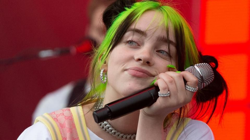 Billie Eilish, Body Shame, Body Shaming of Billie Eilish,  Instagram , TikTok,  Kardashians, paparazzi photograph of Billie Eilish, six-time Grammy-winning Singer