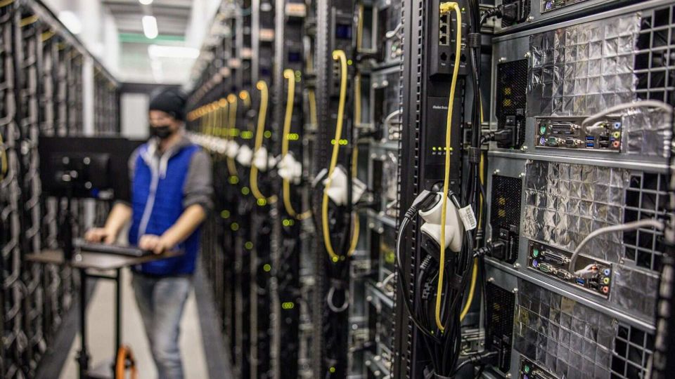 World , Tech , Ukraine coders, Global firms , employ