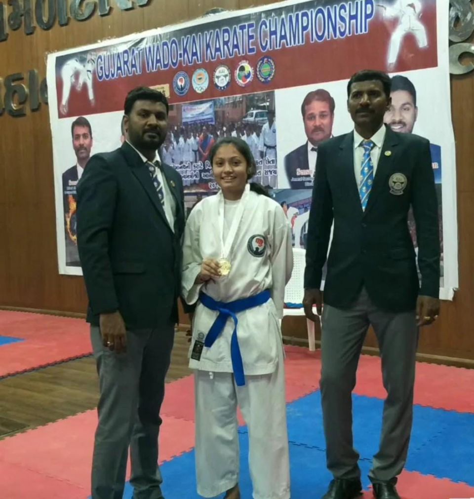 Swati Gosai, Karate Female, Karate Champion Gujarat, India female Karate Champion, karate kata champion , kata champion swati gosai