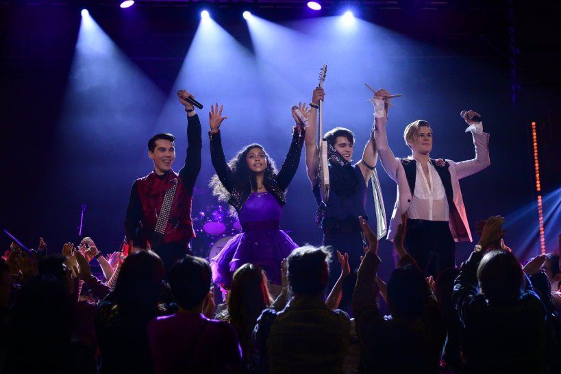 adolescent TV crowd,  Gen-X guardians,  High School Musical heads,  Julie And The Phantoms,  Netflix