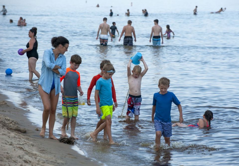 Chicago: Authorities To Fence Montrose Beach As Residents Gather., Chicago, Montrose Beach, COVID-19,  Department of Public Health, Dr Ngozi Ezike, Illinois Gov. JB Pritzker, Chicago Tribune, The Chicago Park District, fencing at Montrose Beach