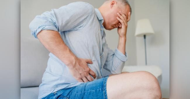 what is hematemesis, causes of hematemesis, what are the signs of vomiting blood, reason for blood in vomit, how to stop blood in vomit