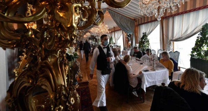 Paris Bars, Paris Bars close for Two weeks, Coronavirus Alert, Maximun Covid Alerts, French PM