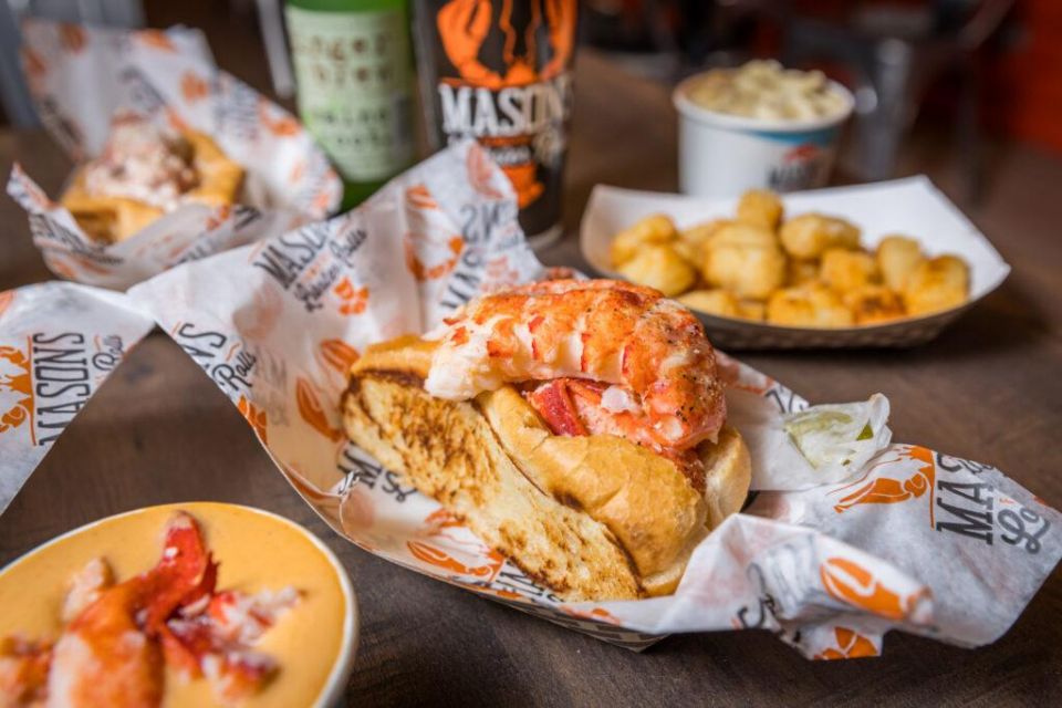 Indulge in a Classic: The Lobster Roll,  The Lobster Roll, Indulge in a Classic, The Lobster Roll one of the best dish in usa , The Lobster Roll one of thr best dish in us , The Lobster Roll one of the best dish in america