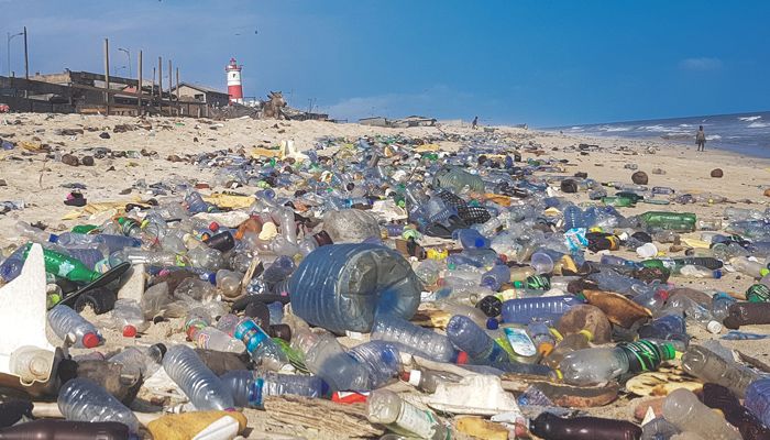 Joshua Baca, Jambeck , James Hewitt, Massachusetts, Cape Cod, America's plastic garbage