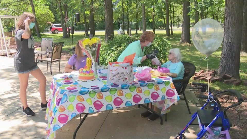 103-year Old Woman From Michigan,  Gets Frog Tattoo To Celebrate B'day, Dorothy Pollack ,  Tattoo on 103rd Birthday ,  John Hopkins , coronavirus pandemic