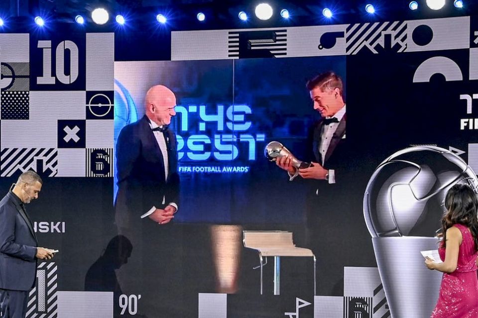 Lucy Bronze , Robert Lewandowski, FIFA, Ronaldo, Sarina Wiegman