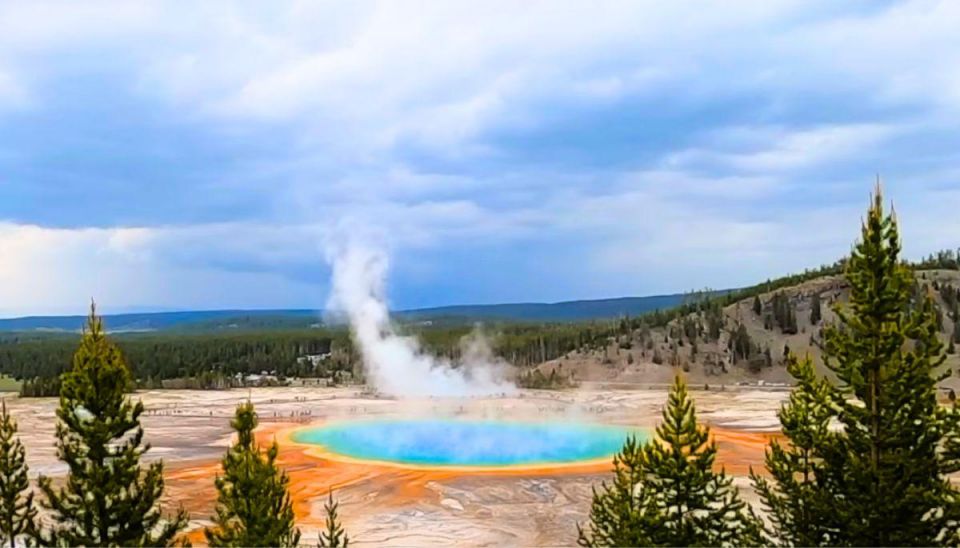 Exploring Yellowstone National Park: A Natural Wonderland in Wyoming, Yellowstone National Park, A Natural Wonderland in Wyoming  ,  Natural Wonderland,  Yellowstone , National Park, us