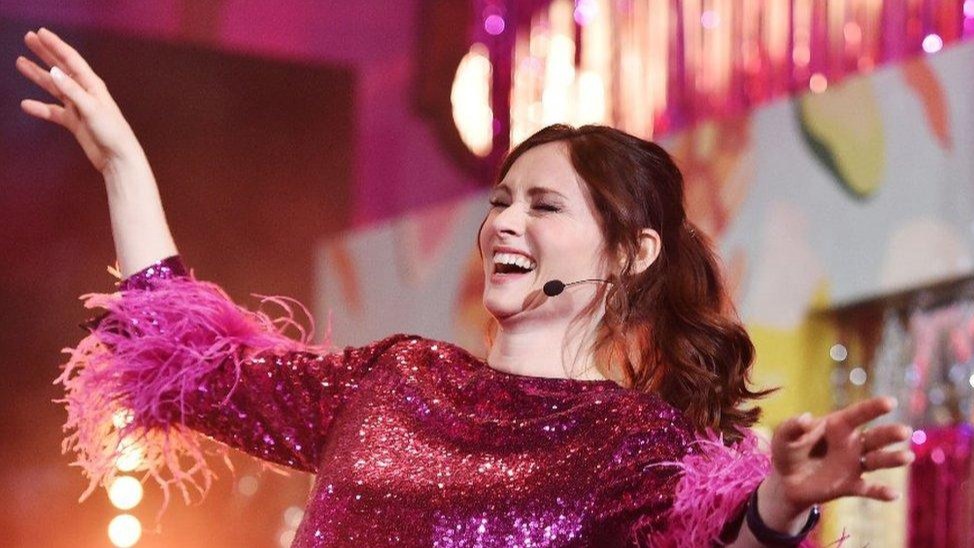 Ellis-Bextor, iPlayer , Abba,  Beyonc&eacute;, song