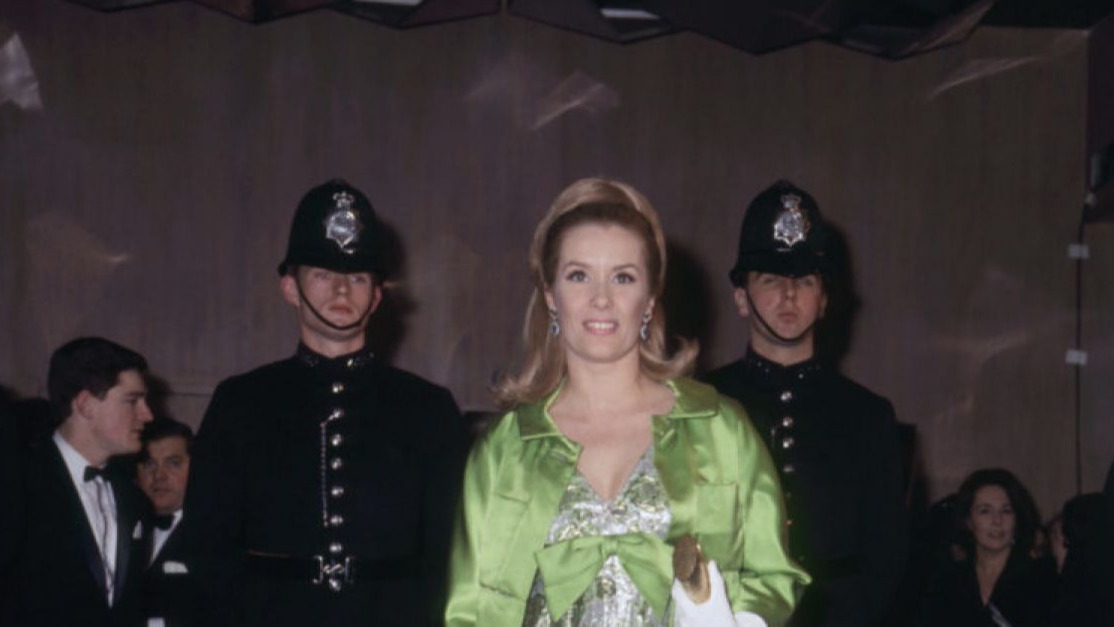 actress , Caroline Sheen,  TV presenter, American TV presenter , music box