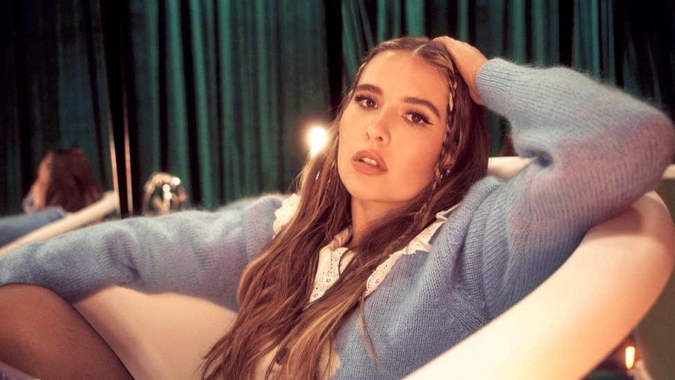 130 recording industry, fellow musicians., EP, Mimi Webb , EP Seven Shades Of Heartbreak