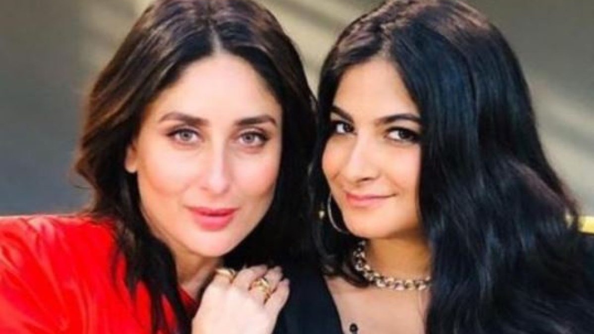 What is Kareena talking to her friend Riya, Kareena Kapoor and Riya, bollywood,  screenshot of the conversation, isolation