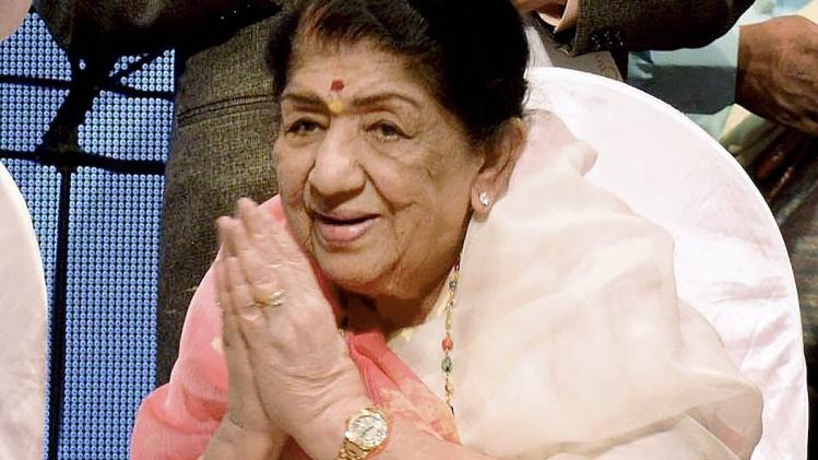 The 92-year-old Bharat Ratna , Suzanne Khan,  Jahanvi-Khushi , Bharat Ratna singer, Corona and pneumonia