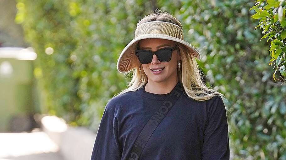 Hilary Duff,  How I Met Your Father,  Los Angele,  Helen Kaminski,  Sneakers