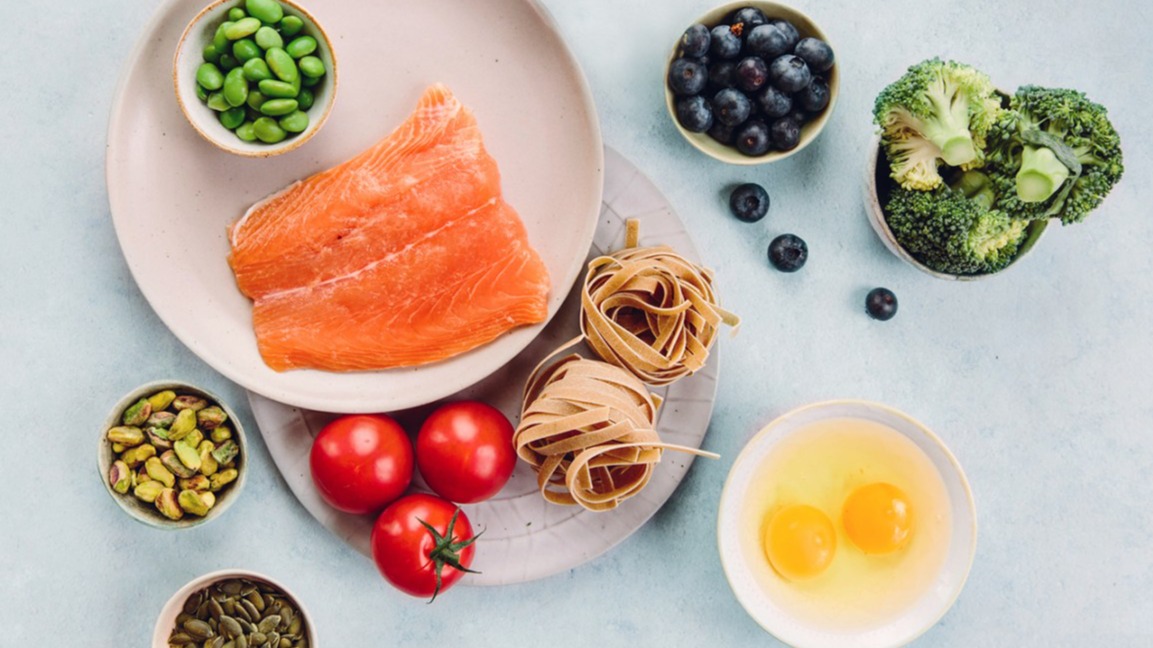 Healthy food swaps , Chia seeds, Spinach, Almonds, Apples, World