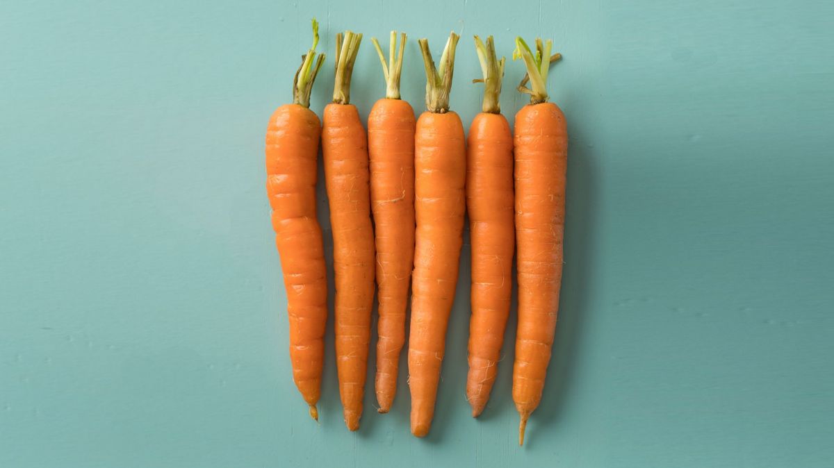 A lifestyle coach shares the best ways to eat carrots for maximum