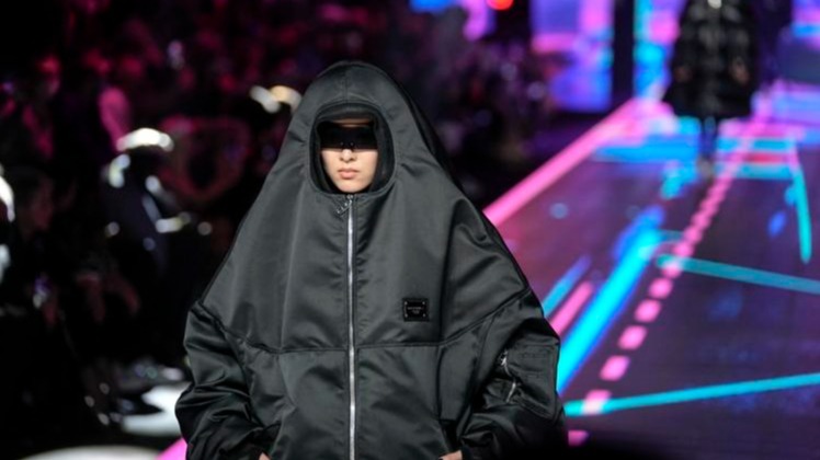 Sharon Stone , black dresses,  tops, jackets, Sam Webb,  Lady Kitty Spencer