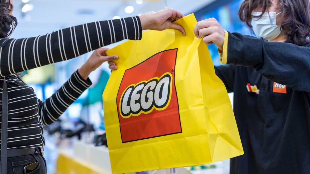 World , Business, Lego , earnings, 27%