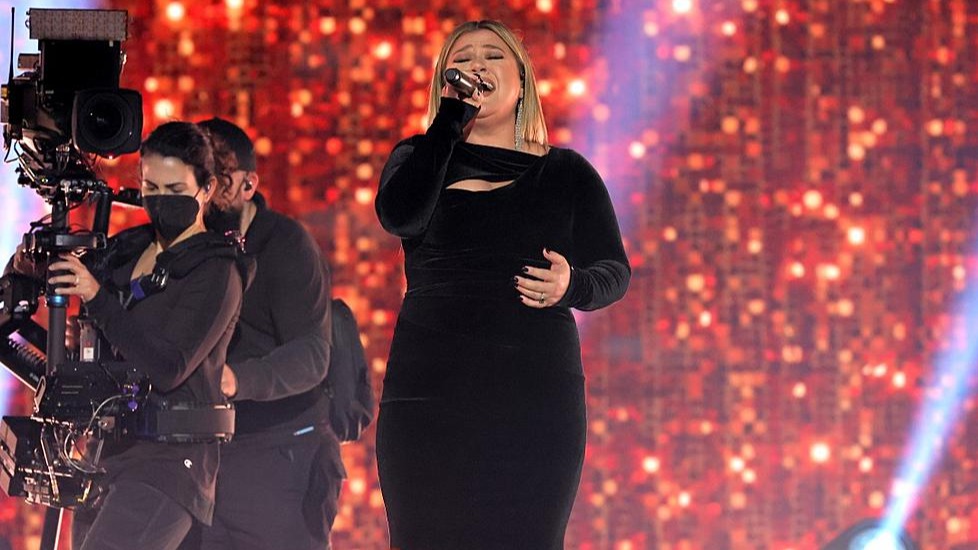 Kelly Clarkson,  Dolly Parton,  2022 ACM Awards,  The Kelly Clarkson Show,  Maren Morris