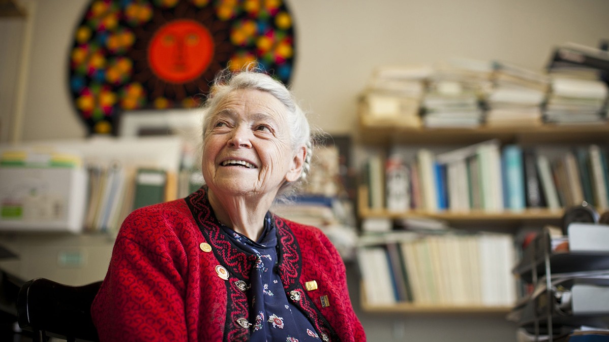 Queen of Carbon,  women's champion in science,  Jean Dresselhouse, Food , Polish-Jewish immigrants, World