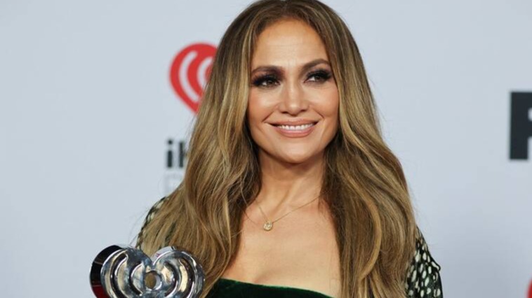 Jennifer Lopez, stylish , world, Fashion, lifestyle, Avril Lavigne,  John Legend, iHeartRadio Music Awards 2022