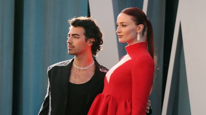 Chrissy Teigen,  Anya Taylor-Joy , Vanity Fair 2022 Oscars, fashion, world',  Miss Sohee's creation