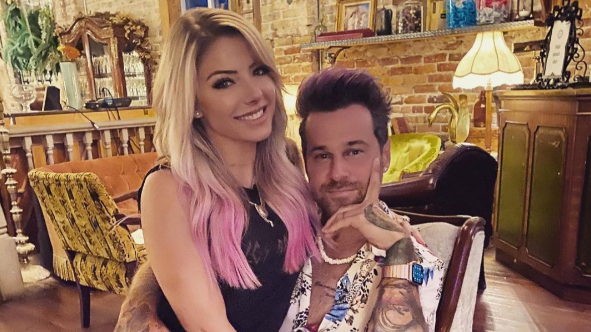 Ryan Cabrera , Alexa Bliss, Tyler Ward, singer , People, World