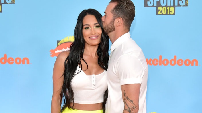 Nikki Bella,  Artem Chigvintsev,  WWE,  2022 Nickelodeon Kids' Choice Awards,  Brie Bella