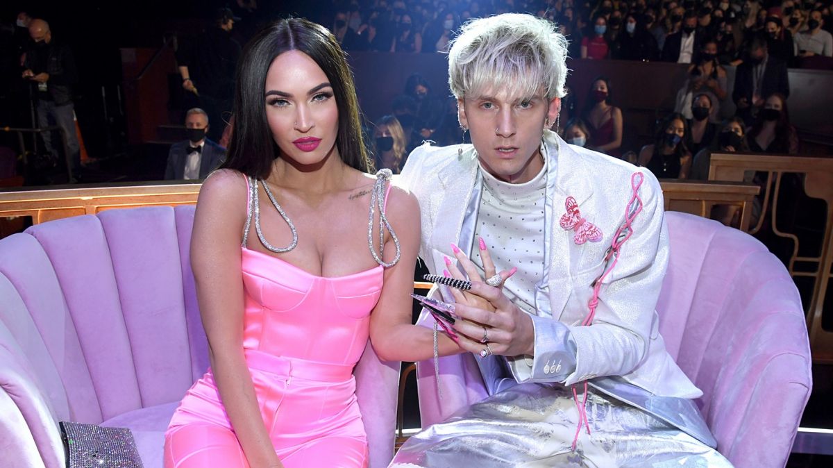 Megan Fox,  Machine Gun Kelly , Andrea Wazen,  rose print, world
