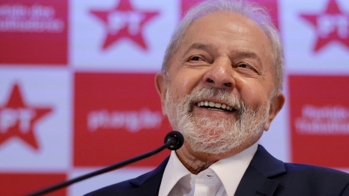 Lula da Silva,  Jair Bolsonaro.,  Brazilian constitution, corruption