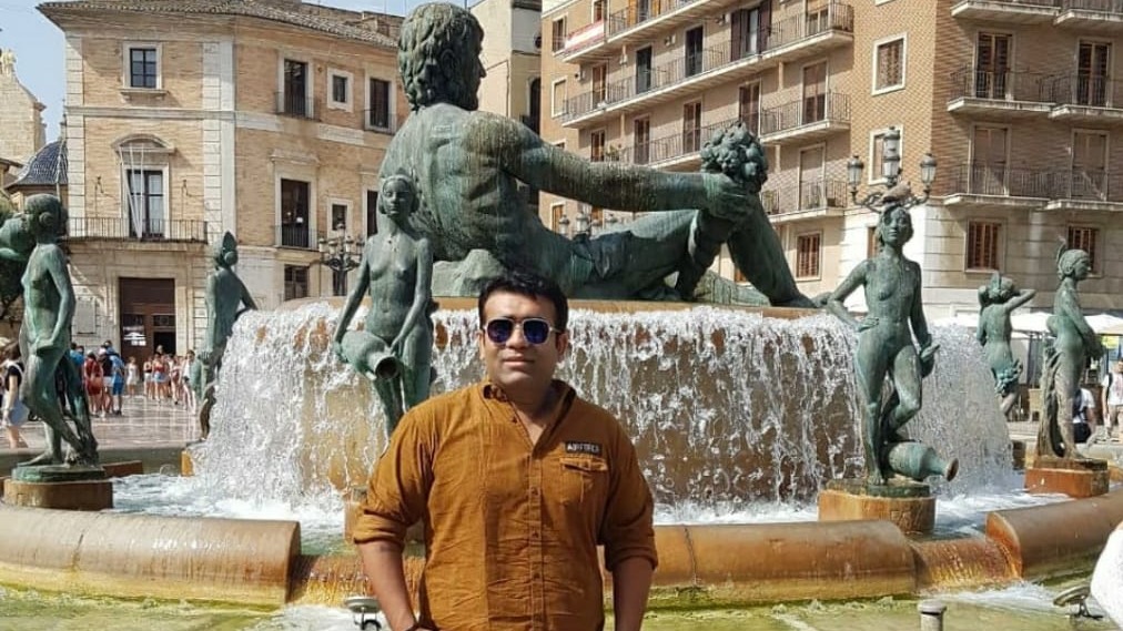 This multi-skilled & dynamic filmmaker is making his name synonym with success in the entertainment world & otherwise