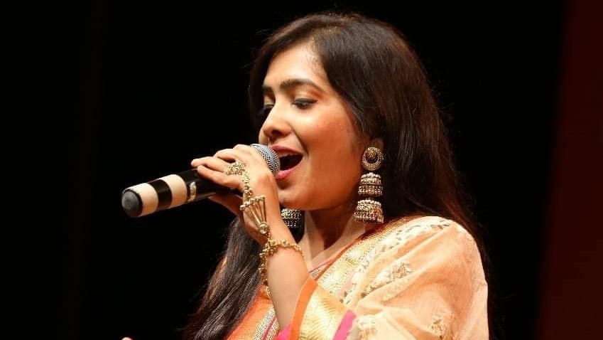 Manali Sankhala Singer, Darshan Sankhala Wife