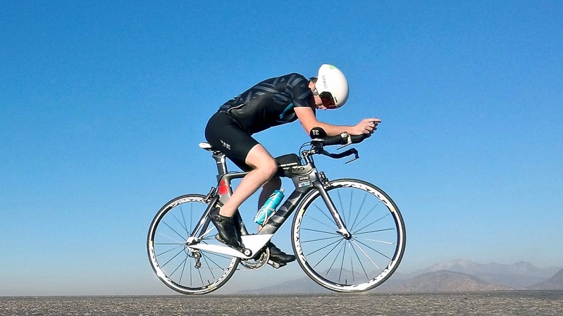 Why tall,  leggy people run faster in the heat