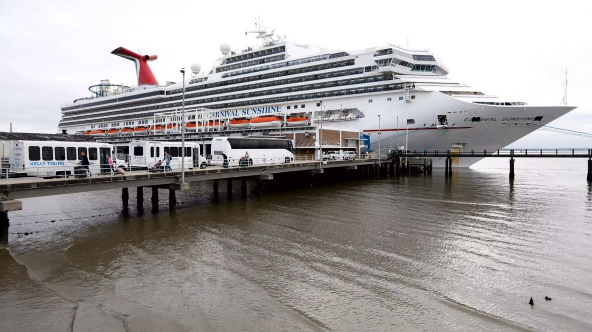 Terrifying Video Shows a Storm Flooding Decks and Hallways of a