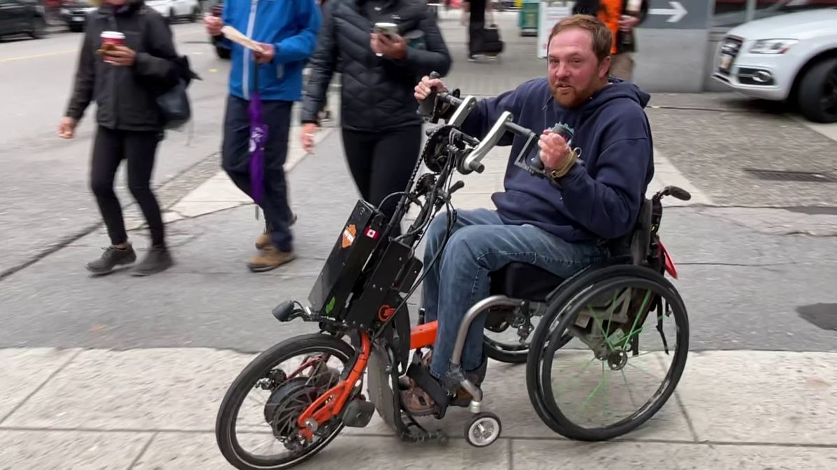 Quadriplegic man cycles across Canada
