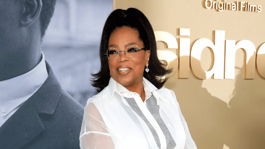 Oprah Winfrey hands out supplies after Hawaii wildfires