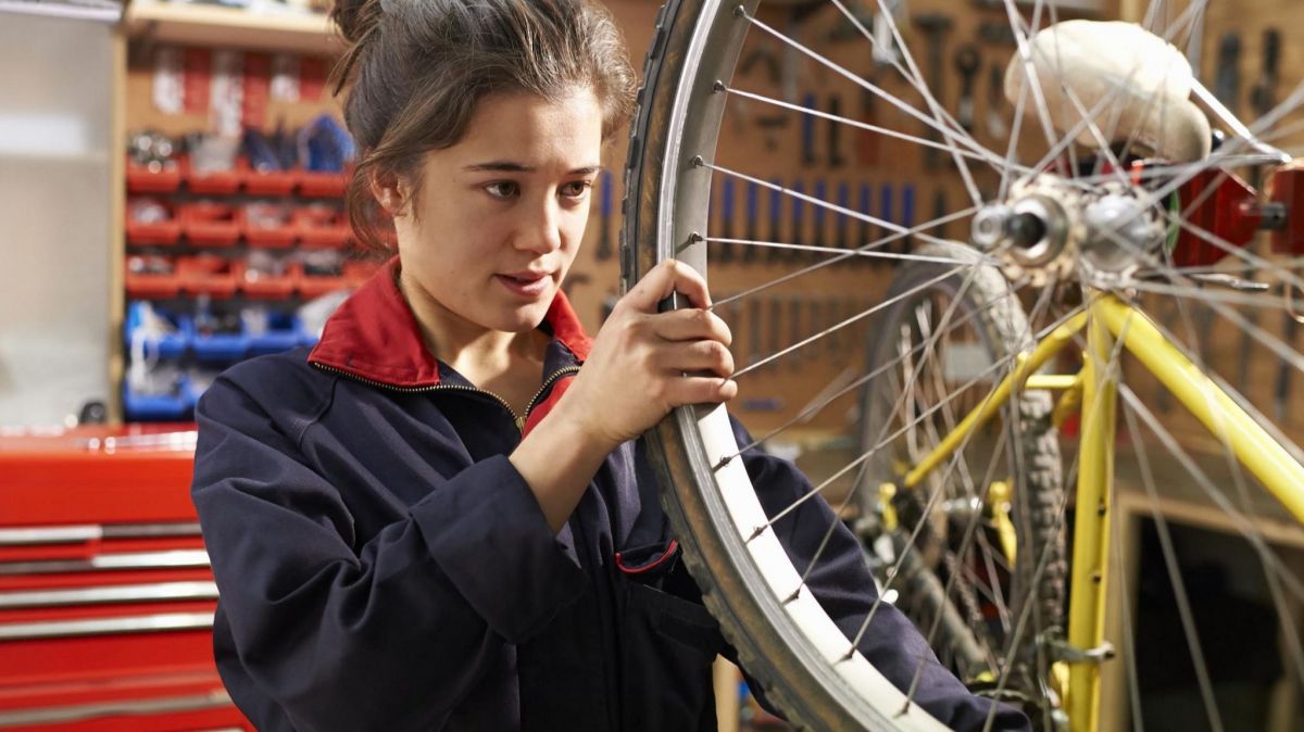 What are apprenticeships and how do I choose a good one?