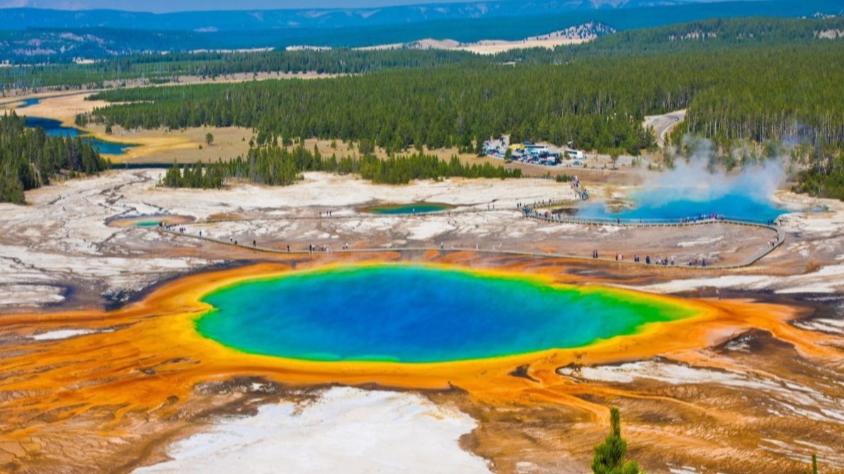 Exploring Yellowstone National Park: A Natural Wonderland in Wyoming, Yellowstone National Park, A Natural Wonderland in Wyoming  ,  Natural Wonderland,  Yellowstone , National Park, us