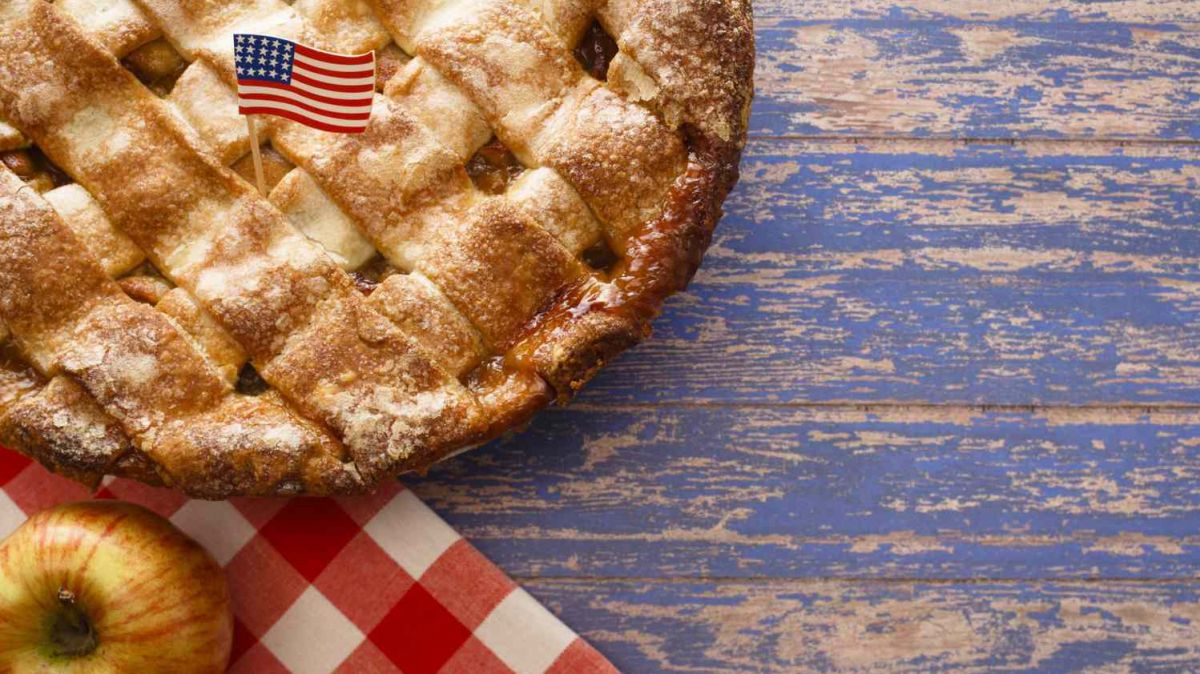 Apple Pie America&rsquo;s Sweet Tradition, Apple Pie, America&rsquo;s Sweet Tradition, must try dish in us , must try dish in america, must try dish in usa, the one of best dish in usa , the one of best dish in usa, Apple Pie one of the best dish in usa