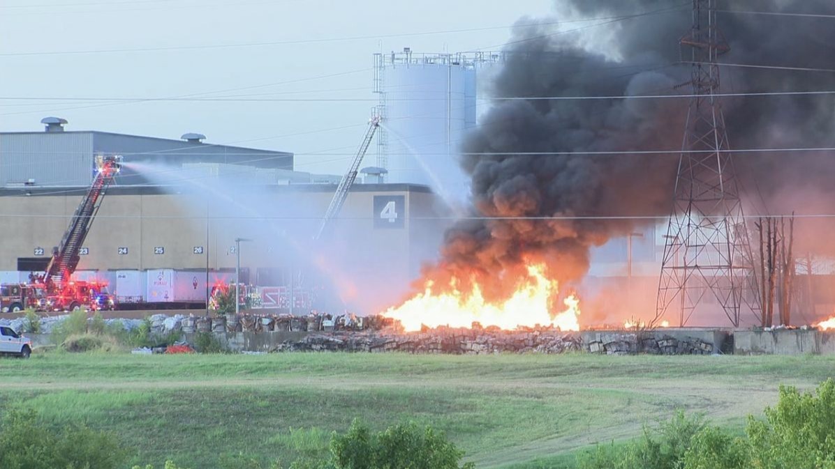 Massive Plastic Fire, Continues Hours,  Grand Prairie,  Grand Prairie and Cedar Hill, President George Bush, WFAA, Poly-America, world news, global news