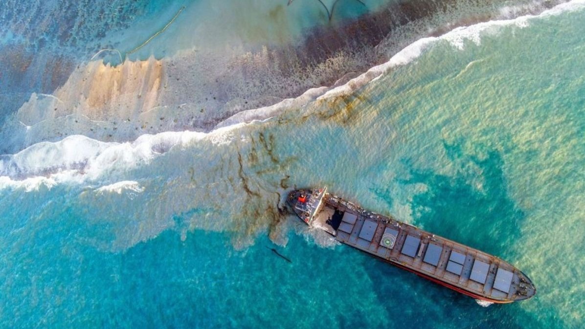 Mauritius Oil Spill, Ship Breaks, island