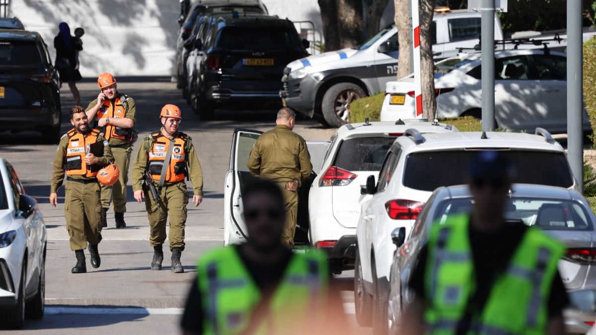 Netanyahu drone attack,  Hezbollah drone strike,  Netanyahu private residence attack,  Hezbollah Iran-backed militants,  Israeli Defense Forces drone interception,  Israel Hezbollah conflict,  Iran Hezbollah proxy,  Israel military response,  Netanyahu assassination attempt,  Netanyahu war aims