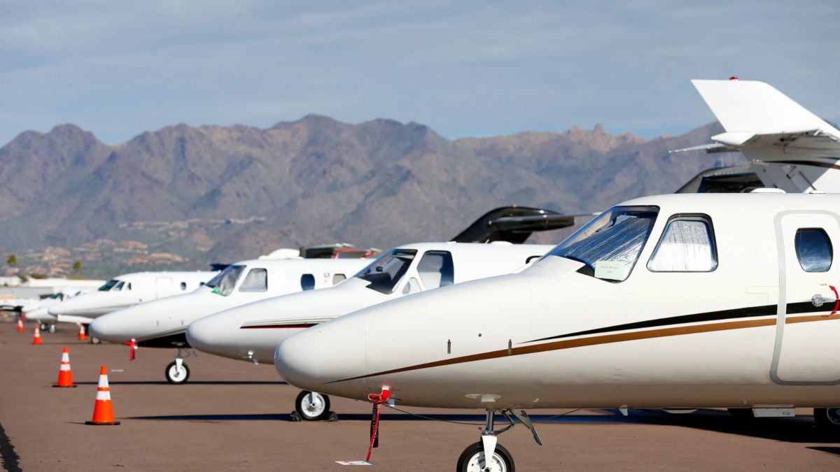 private jets,  climate change,  carbon emissions,  ultra-rich,  luxury travel,  global warming,  emissions reduction,  sustainable aviation