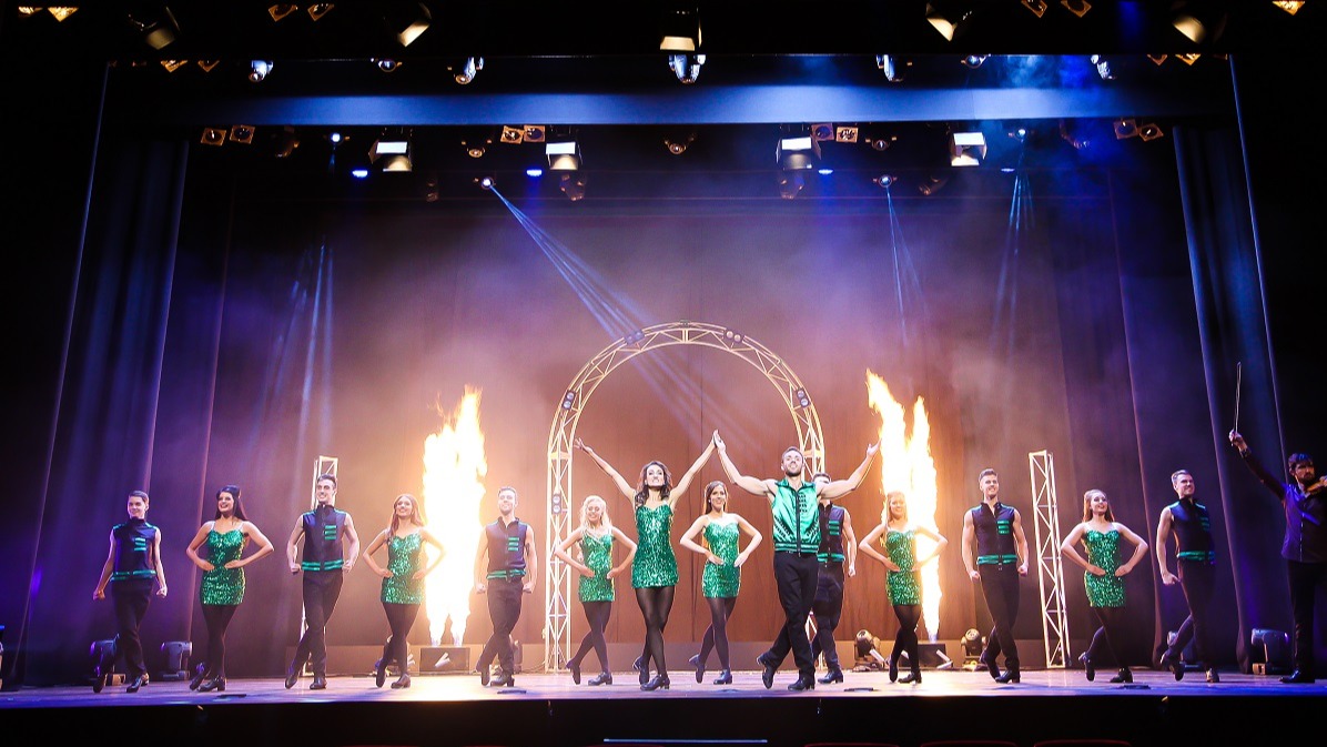 Matthew Bourne Swan Lake,  male swans ballet,  innovative dance productions,  gender roles in ballet,  contemporary ballet classics,  Swan Lake 30th anniversary tour,  Matthew Bourne&rsquo;s choreography,  iconic ballet adaptations,  groundbreaking ballet,  modern ballet interpretations