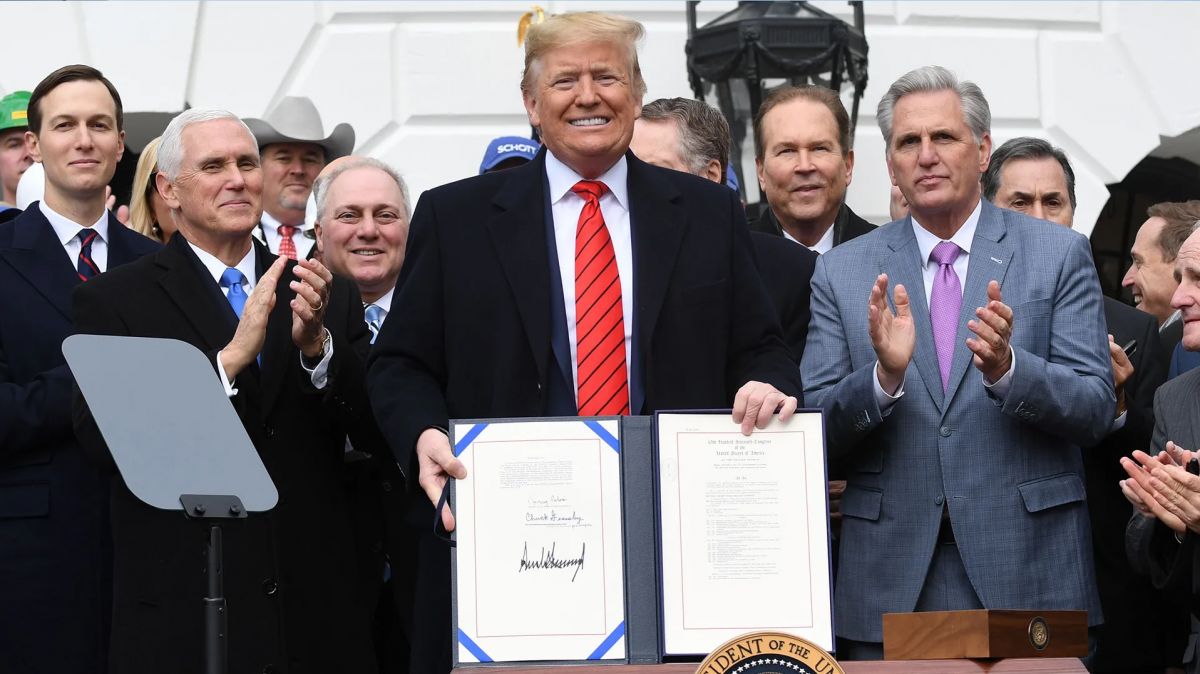 Trump tariff threat,  Canada-Mexico relations,  U.S. border security,  North American trade,  Claudia Sheinbaum,  Justin Trudeau,  Doug Ford,  U.S.-China trade,  Mexico-China investments,  North American Free Trade Agreement