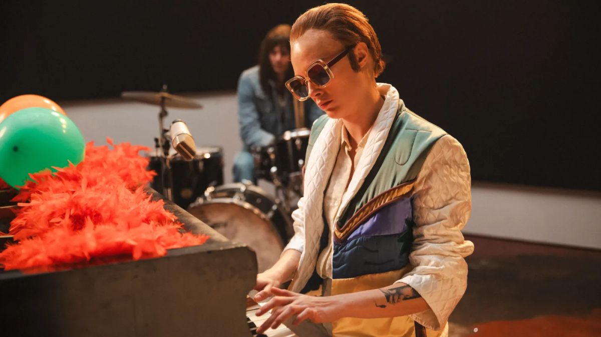 Cara Delevingne Elton John,  Step Into Christmas video,  Cara Delevingne music video,  Elton John music recreation,  Elton John Cara collaboration,  Elton John idol,  Elton John Glastonbury,  Cara Delevingne Christmas video,  Step Into Christmas remake,  Elton John Christmas song