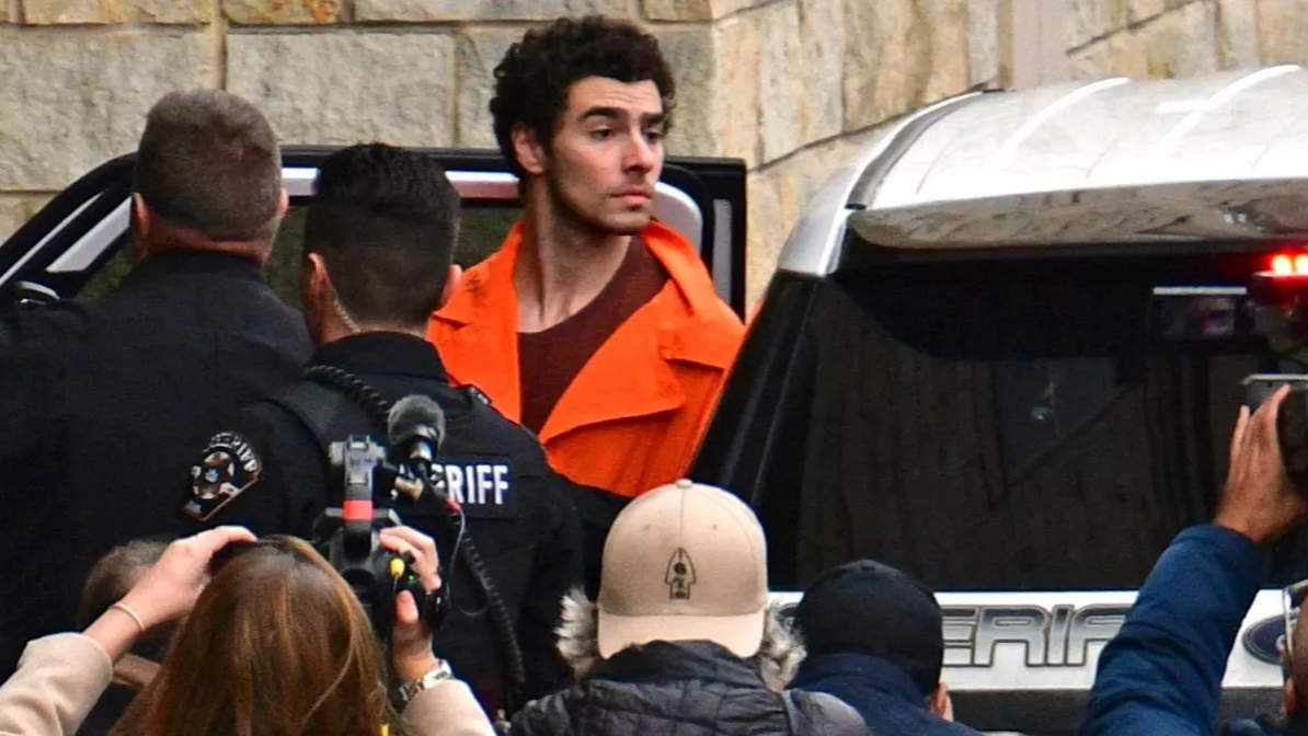 Apple Intelligence,  generative AI,  false headlines,  Luigi Mangione,  murder case,  BBC News,  misleading notifications,  AI-powered summaries,  misinformation,  Reporters Without Borders